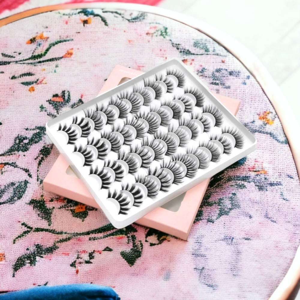 Big Wispy Style Eyelash Book with Easy on Eyelash Grip, 20 Sets, Black